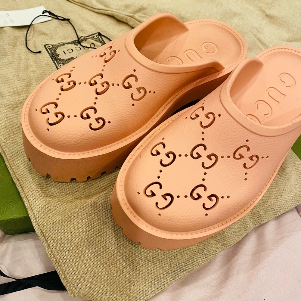 Peach🍑 Gucci clogs